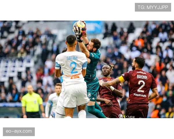 马尔蒂尼式防线领导力:如何锻造巅峰球队的防守核心 马尔蒂尼式防线领导力:如何锻造巅峰球队的防守核心