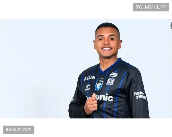 足球明星巅峰期表现稳健，状态持续提升备受期待