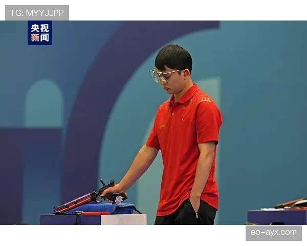 杨昊私服照一出：赛场硬汉，生活像拿着VIP卡的邻家大哥，这反差也太上头了